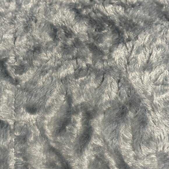 Marlo Lorenz THRO Plush Throw Blanket Gray Rosette Design Velvety Soft 42 x 58 - Picture 10 of 10
